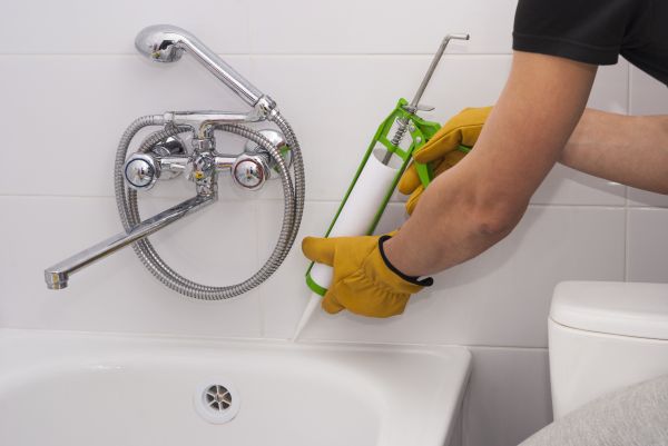 Bathtub Caulking in Greeley